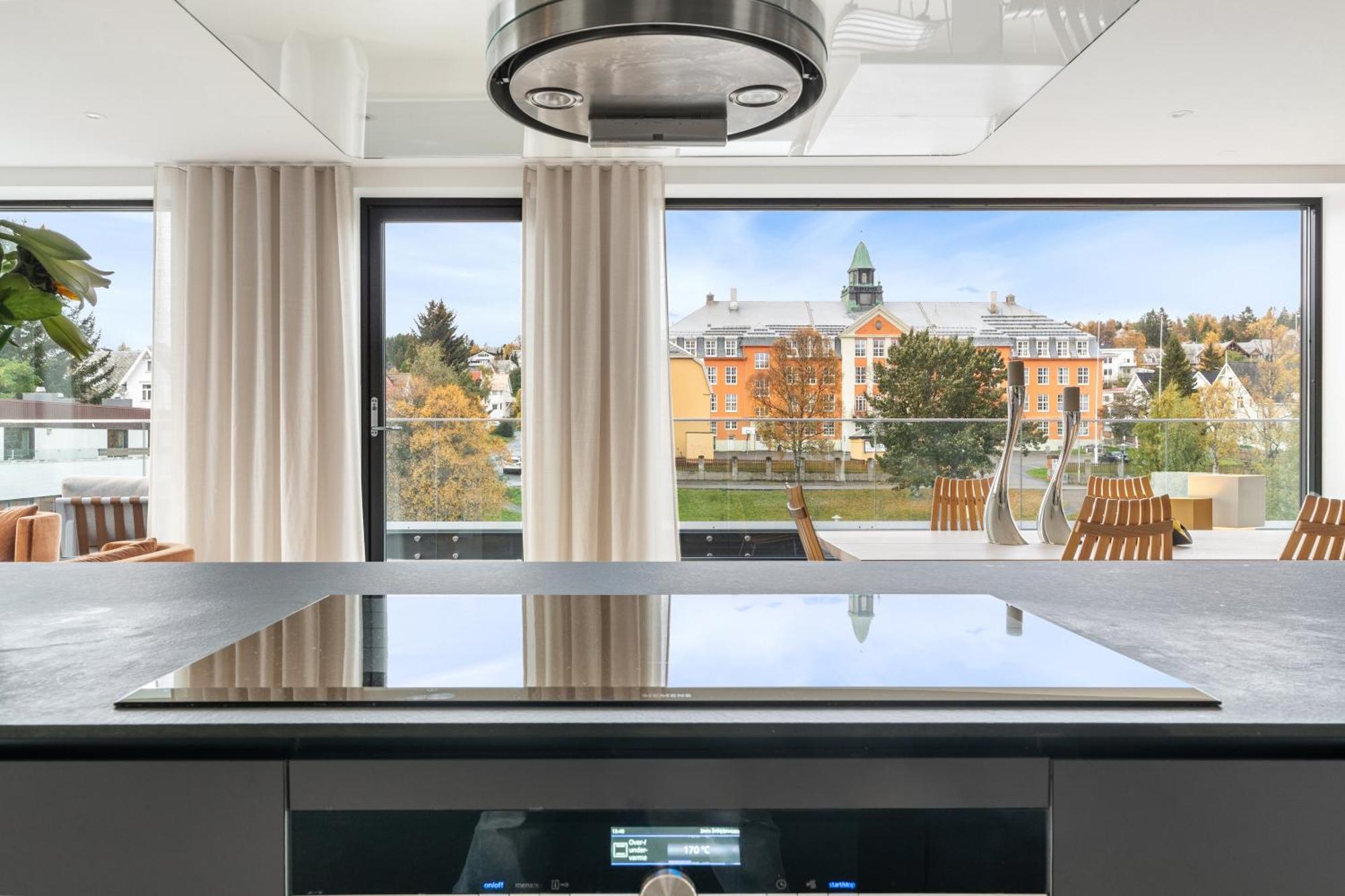 Luxury Apartment Downtown Tromso With 2 Bedrooms And 2 Bathrooms And Parking Exterior photo